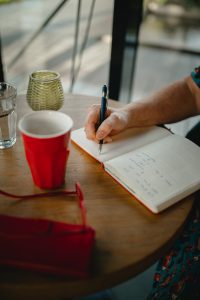 een gesprek met een volwassene met ADHD over een anders werkend brein